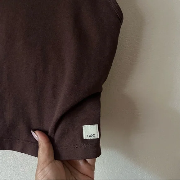 Vuori Halo Performance Crop Tank Top - Picture 6 of 8